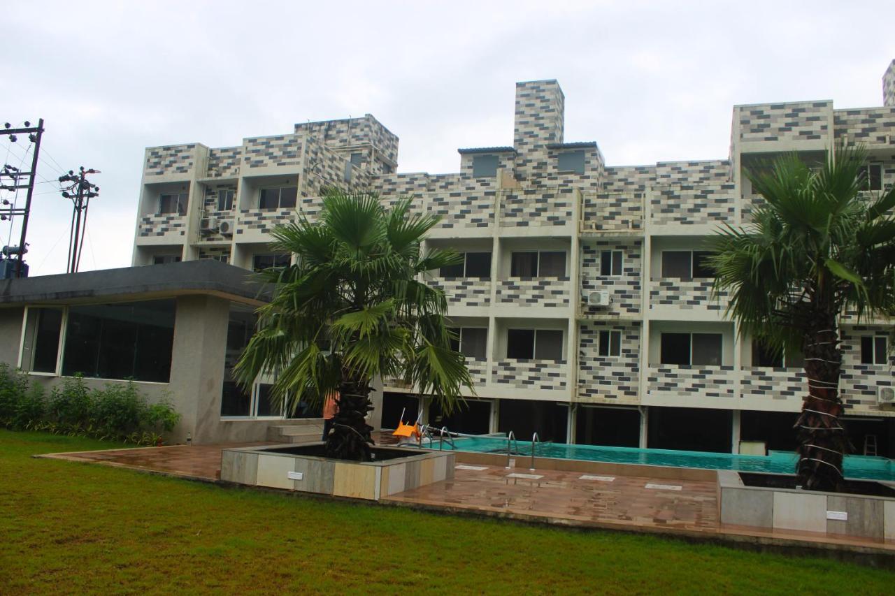 Le Jardin Resort&Spa Karjat Exterior foto