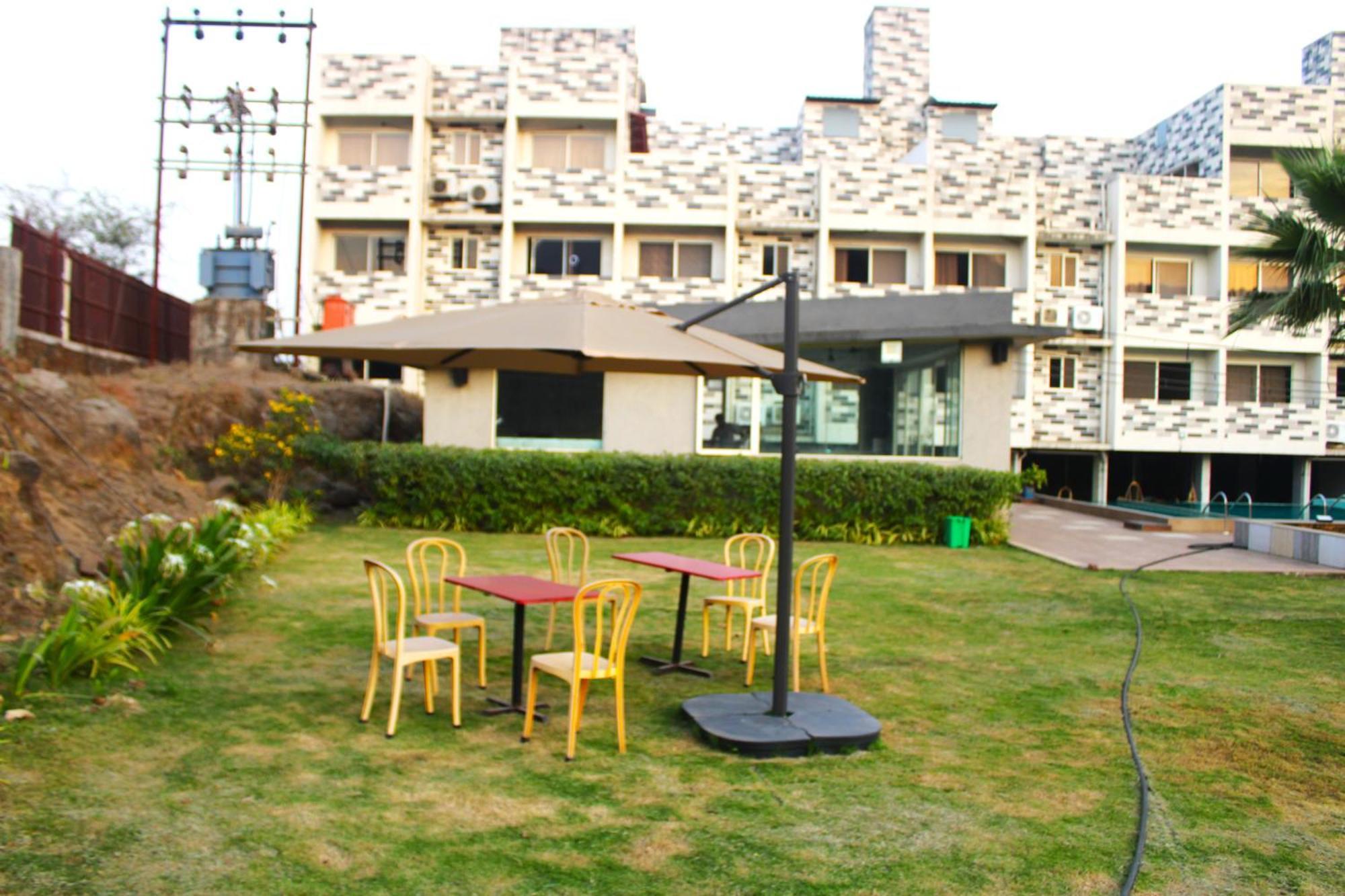 Le Jardin Resort&Spa Karjat Exterior foto